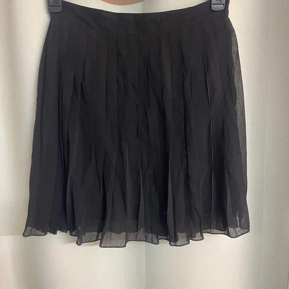 Forever 21 black pleated skirt size medium - Picture 2 of 6